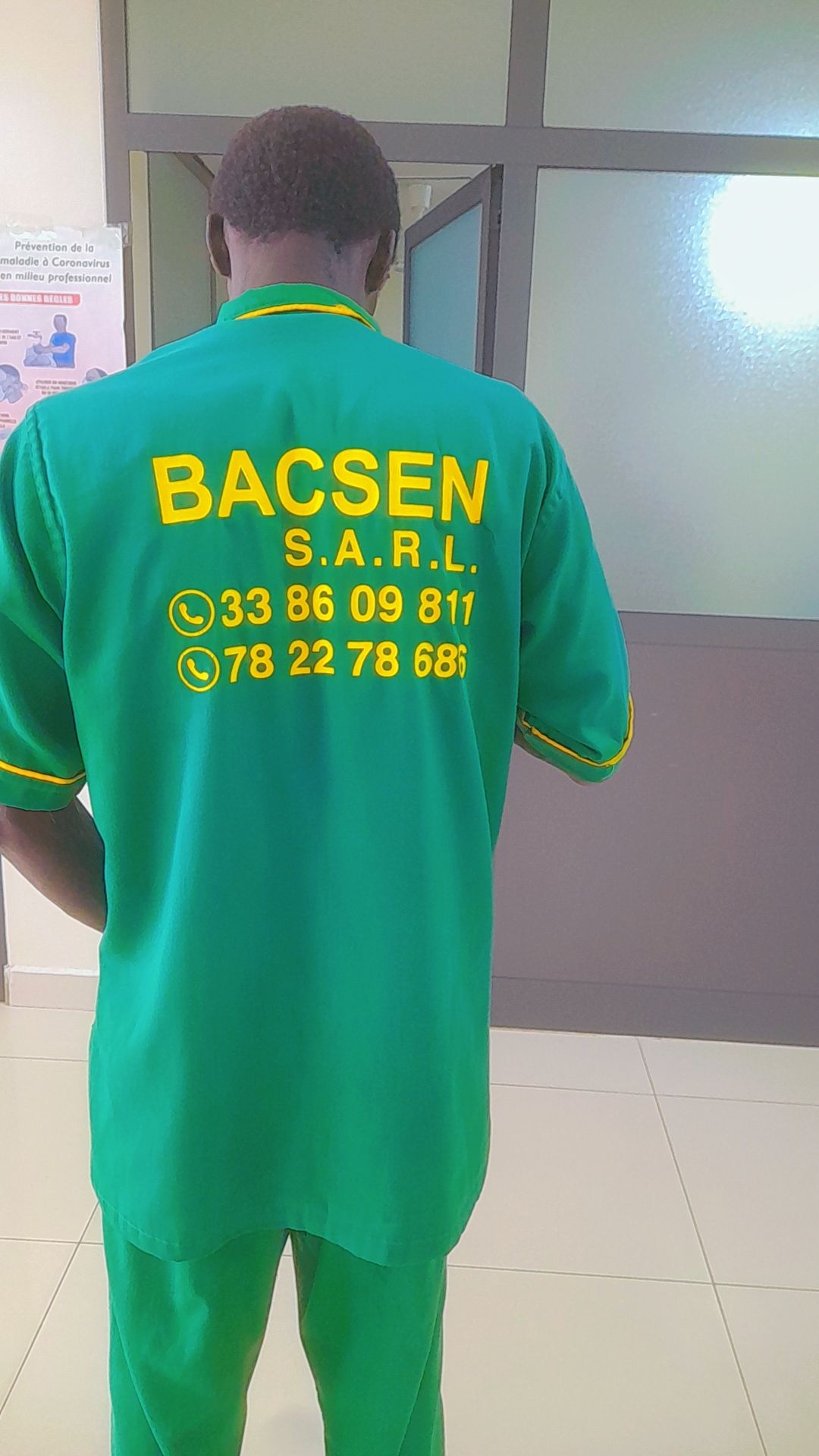 Agent BACSEN Nettoiement en uniforme vert